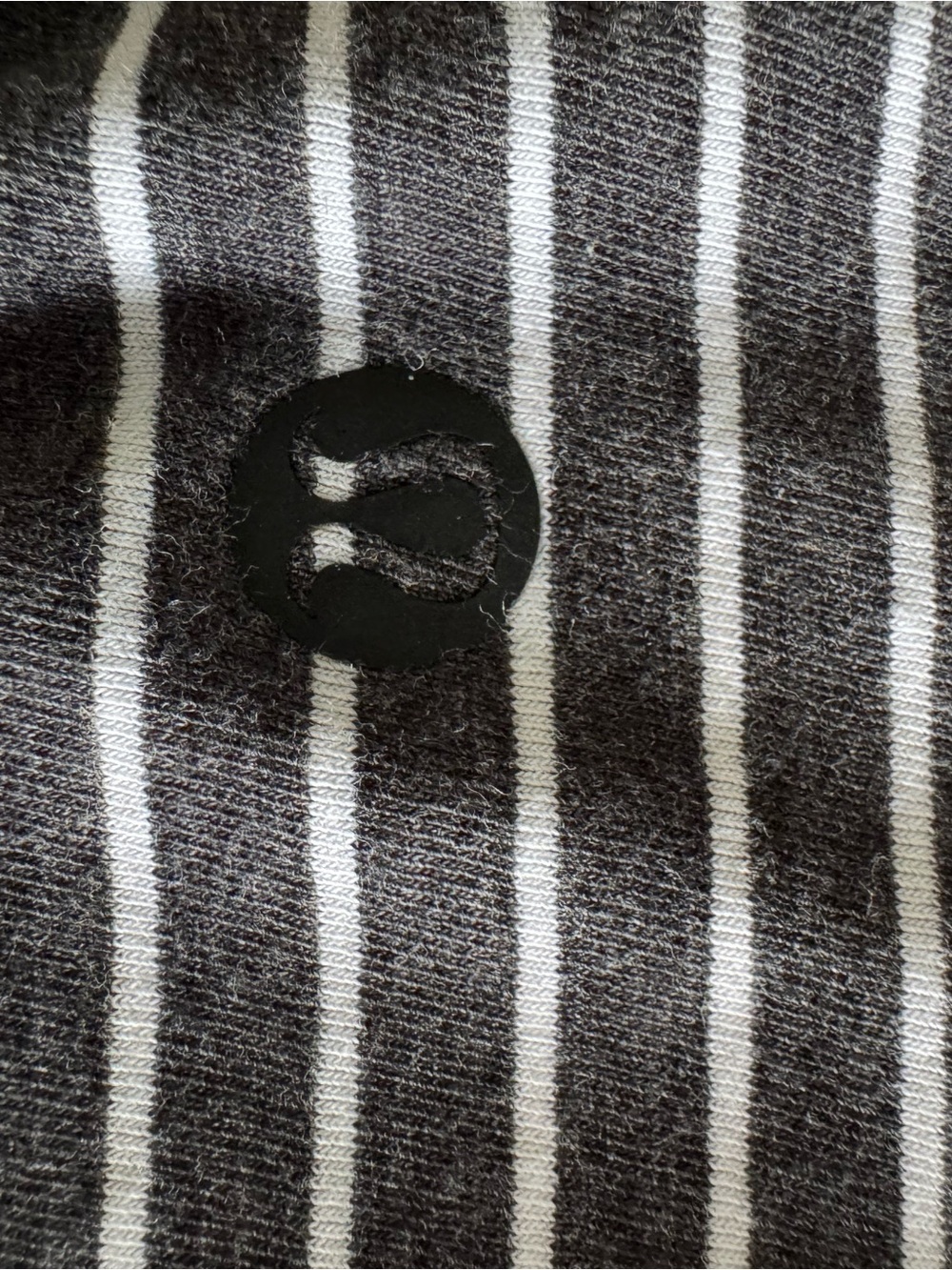 Lululemon Women’s Black and White Striped Short Sleeve Top Large - Picture 4 of 4